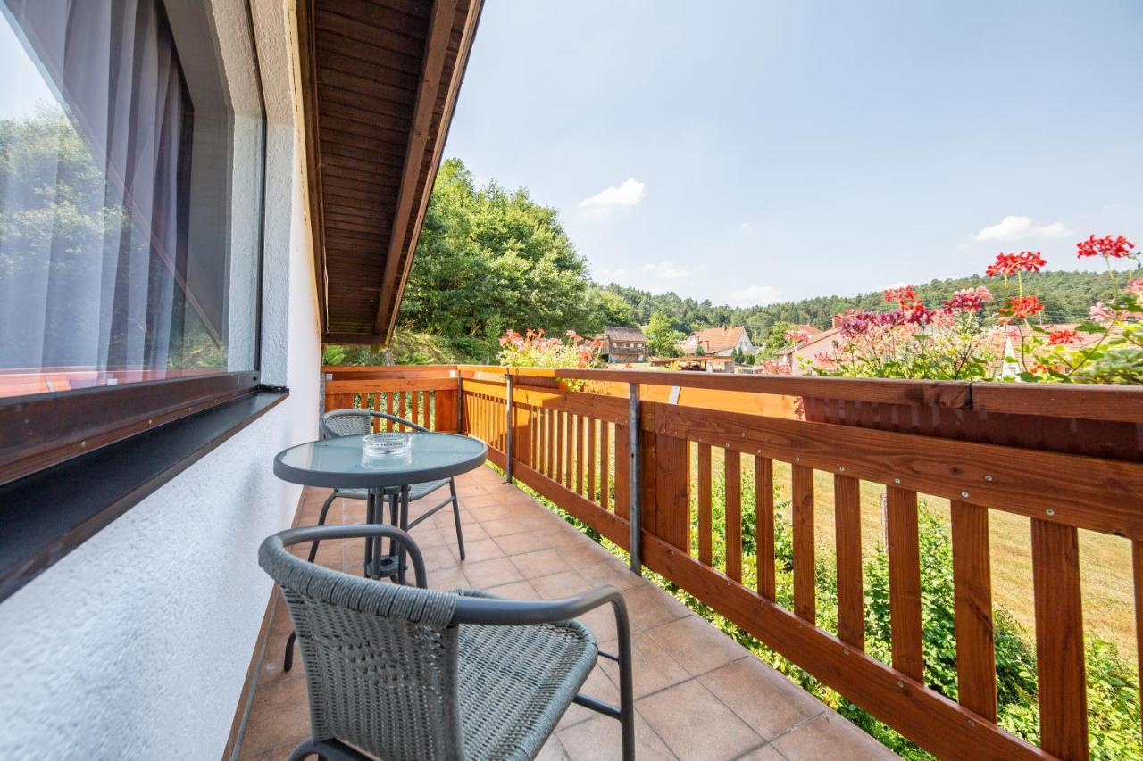 Hotel Restaurant Haus Waldesruh Eppenbrunn Dış mekan fotoğraf